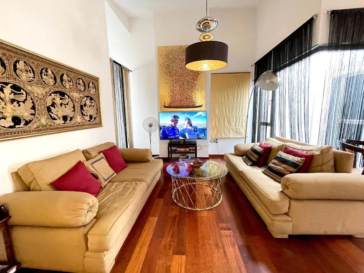 Atico En Plaza De La Constitucion 3 Bedrooms Málaga 0*,  Spanyolország