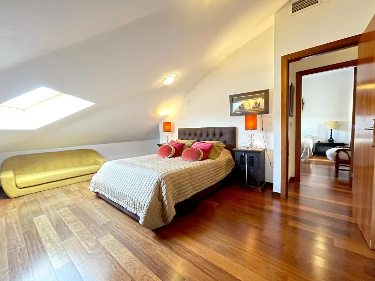 Apartman Atico En Plaza De La Constitucion 3 Bedrooms Málaga