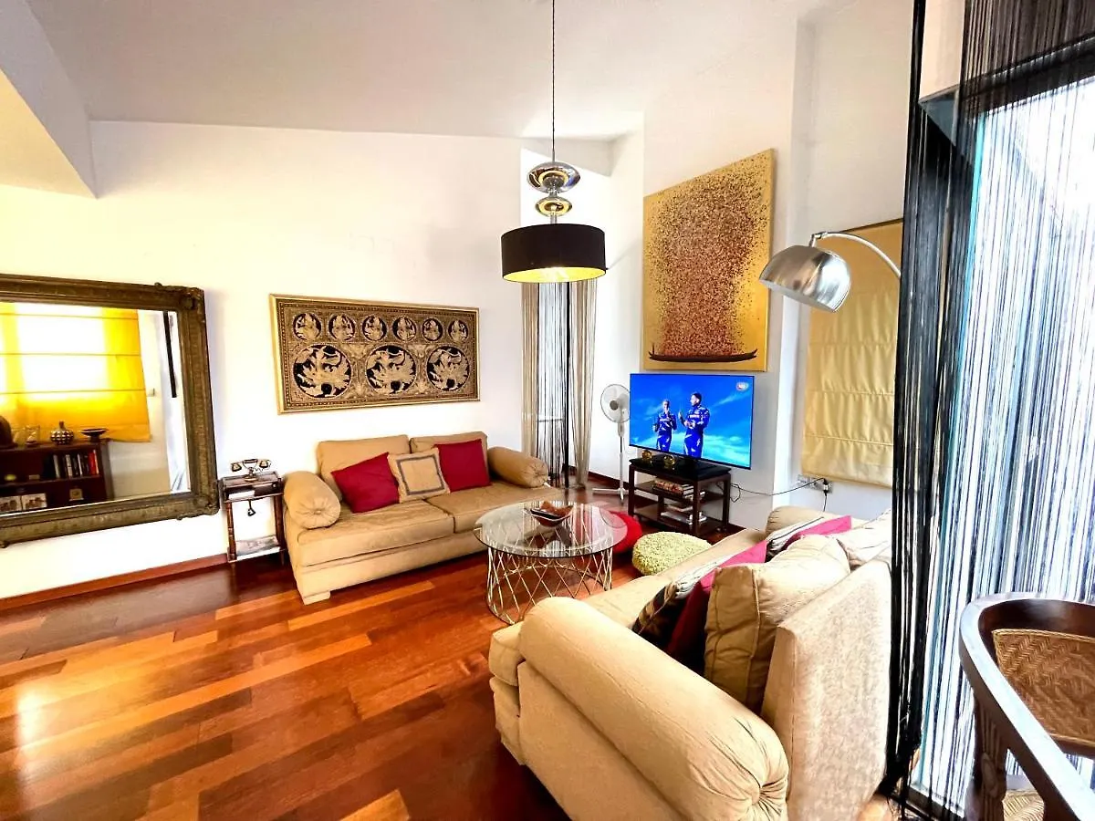 Atico En Plaza De La Constitucion 3 Bedrooms 말라가 0*,