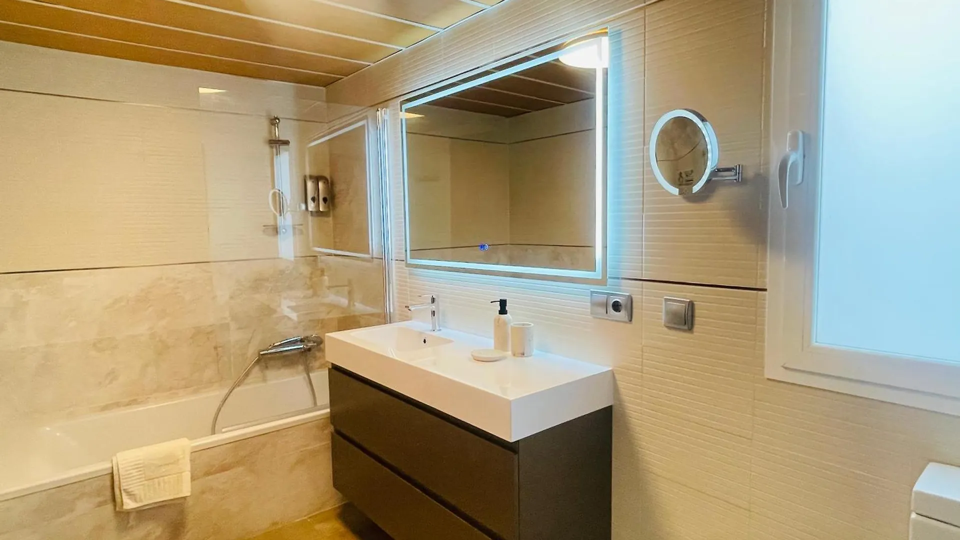 Atico En Plaza De La Constitucion 3 Bedrooms 말라가 스페인