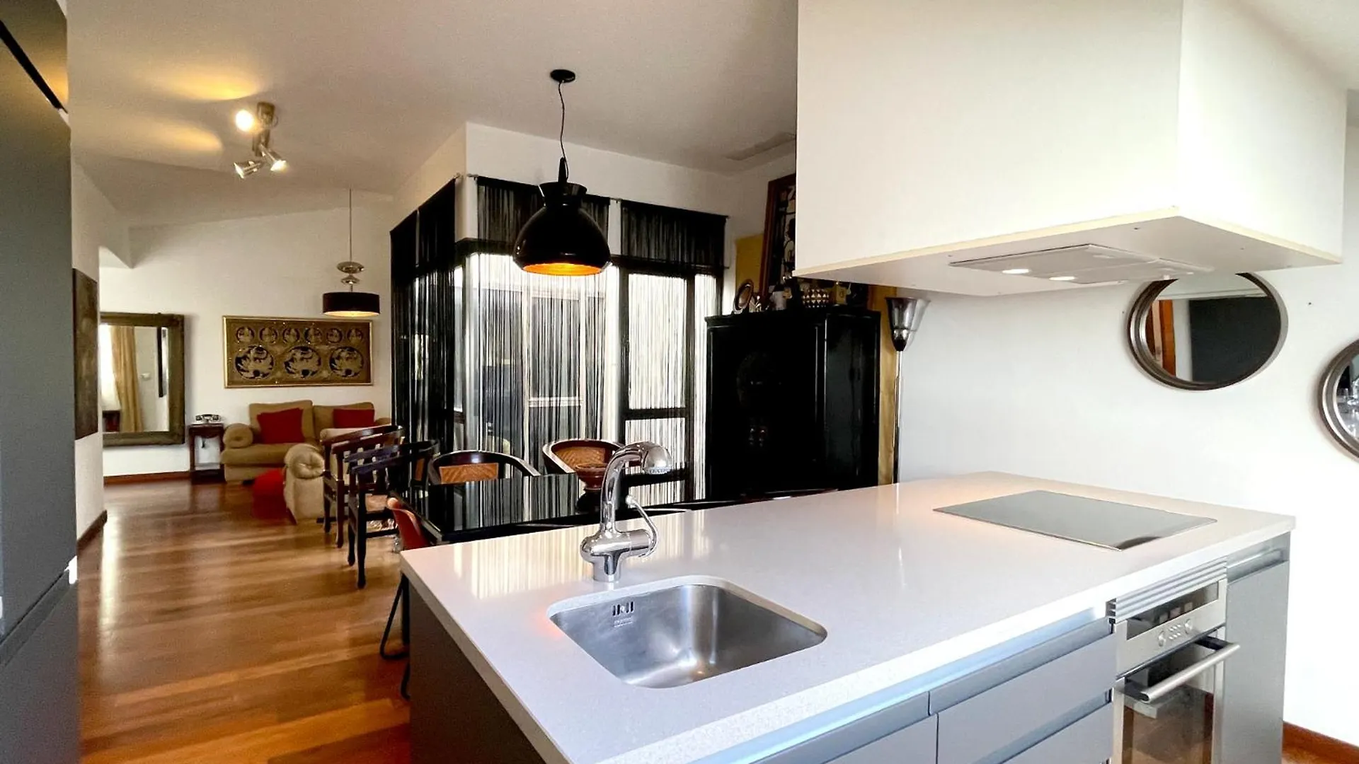 Atico En Plaza De La Constitucion 3 Bedrooms 말라가 아파트
